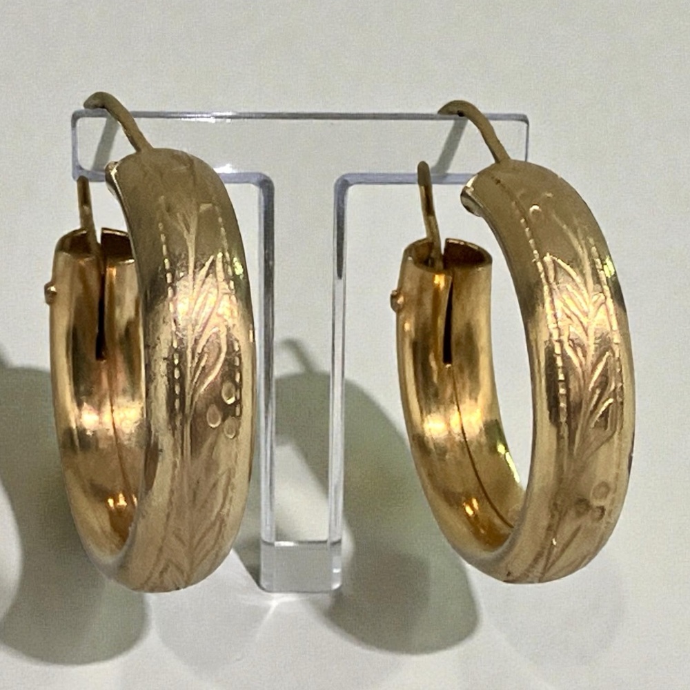 Engraved Gold Hoop Earrings with Floral Motif